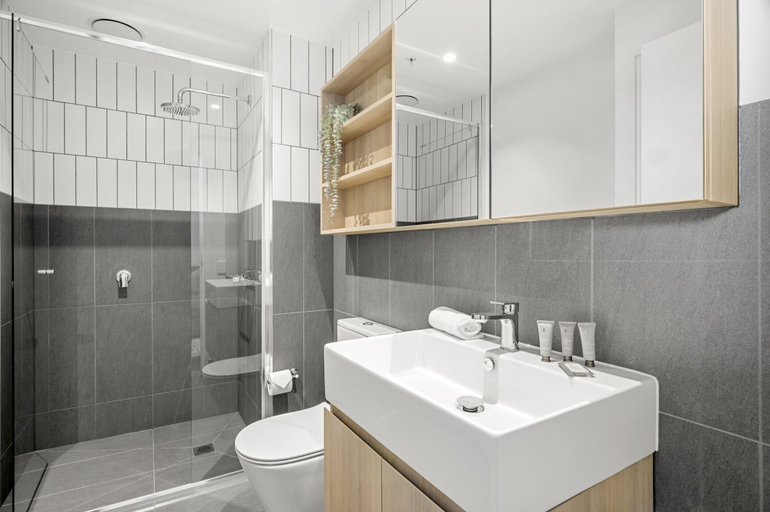 Bathroom 4, Stylish 2-bed Apartment With Stunning City Views, Melbourne