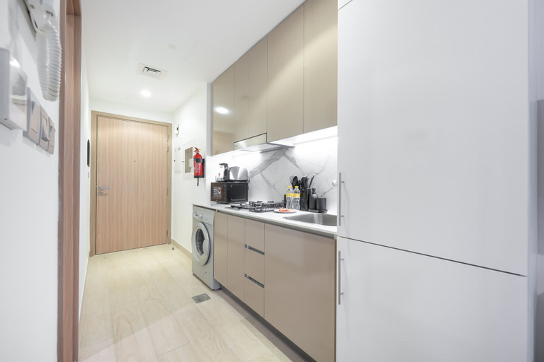 Room 3, A Spectacular Studio in Azizi Riviera 1, Dubai