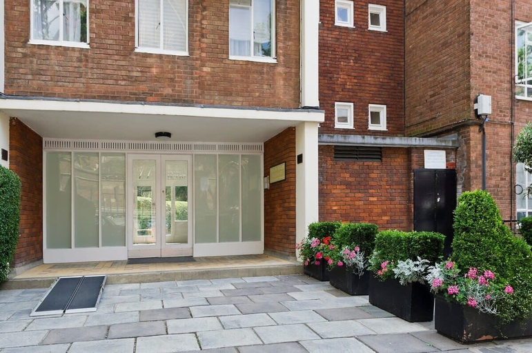 Exterior & Views 2, 3 Bedroom Apartment, Earls Court, London