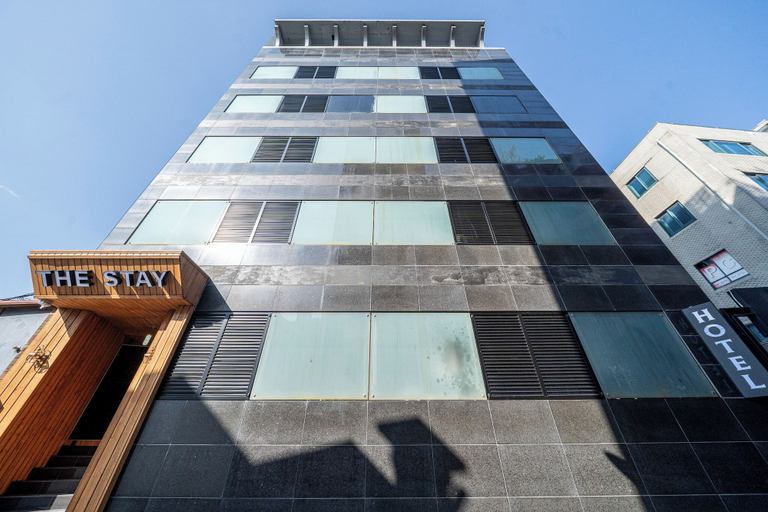 Exterior 3, The Stay, Jung