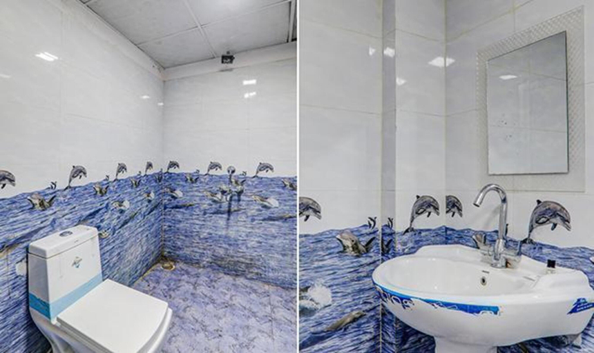 Bathroom, FabHotel A One Inn, Lucknow