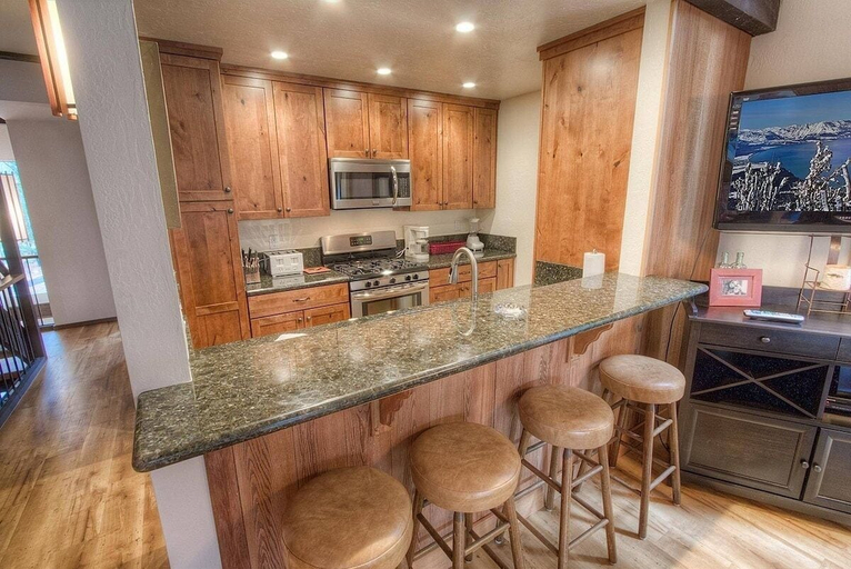 Private kitchen 5, Kingswood Cornerview 4 Bedroom Home by RedAwning, Placer