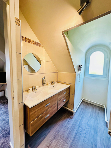 Bathroom 5, Hotel Restaurant Le Repère, Isère