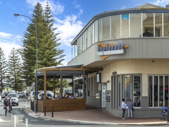 3, Beachside House With Garage and Outdoor Space, Adelaide