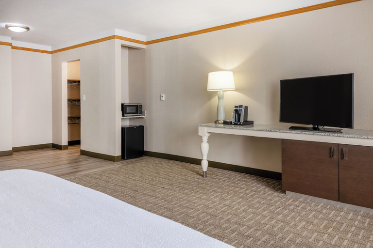 Bedroom 3, Hilton Garden Inn Grand Forks - UND, Grand Forks