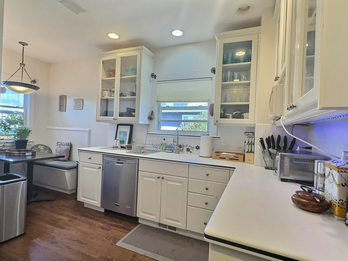 Private kitchen 2, Stay Rested - First Nation, Seattle