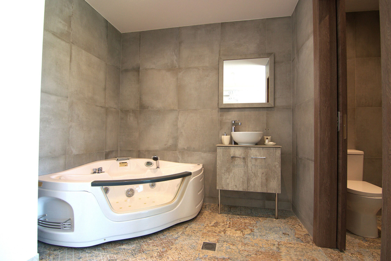 Bathroom, Kalostous Villas, Crete