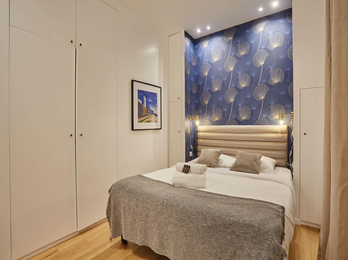 3, New Apartment Center of Paris, Paris