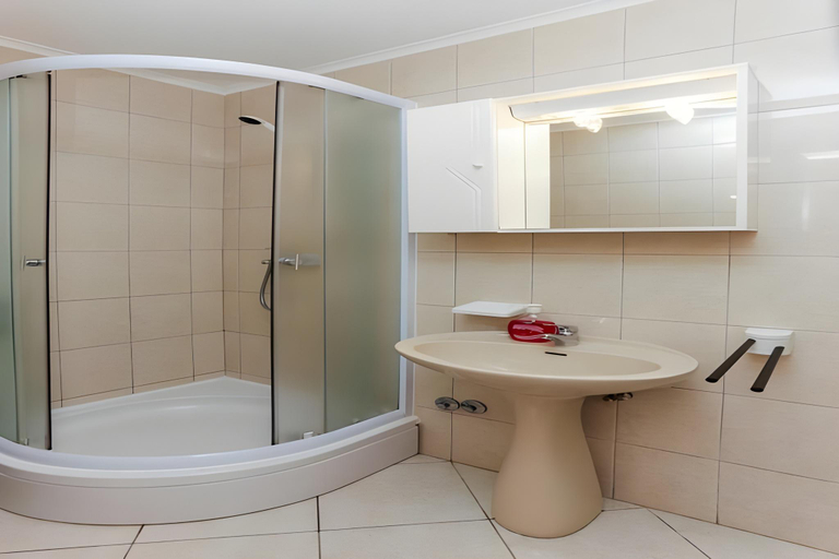 Bathroom 3, Apartments Villa Dubrovnik- Superior Studio Apartment with Terrace and Sea View, Konavle