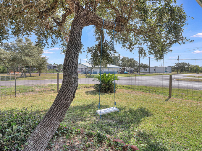 Property grounds 2, Fisherman's Inn 2 Bedroom Home by RedAwning, Aransas