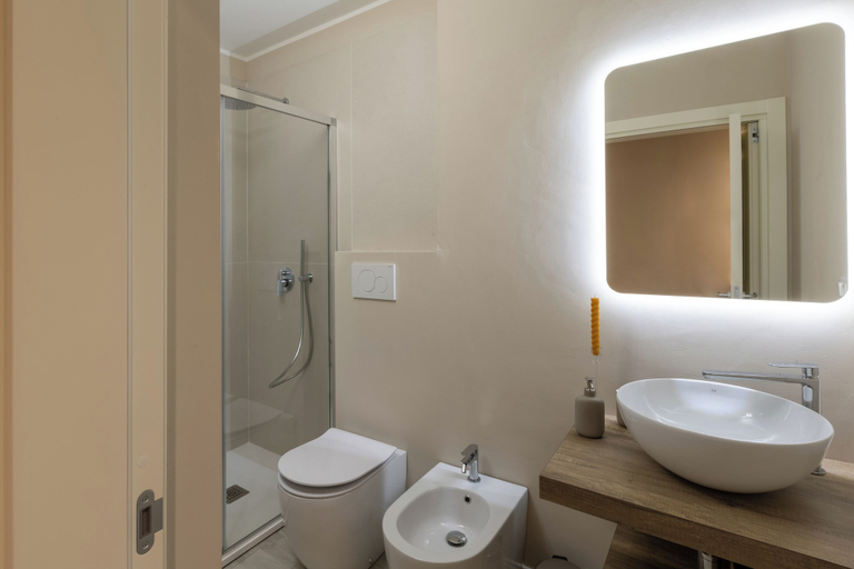 Bathroom 2, Orsini 98 Apartments by Mamo Florence, Florence