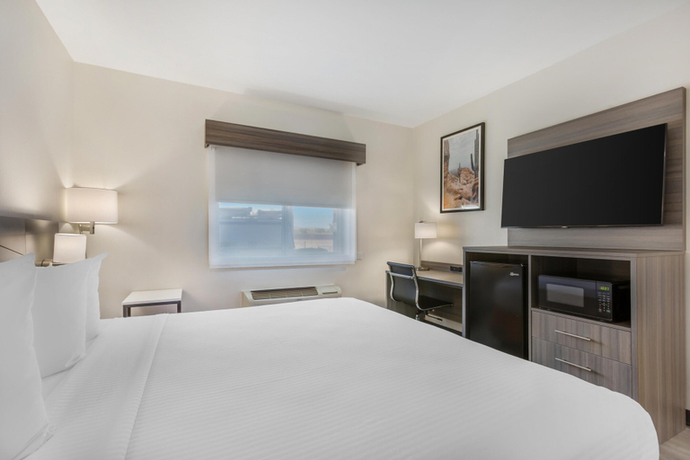 Bedroom 3, Best Western Gold Poppy Inn, Pima