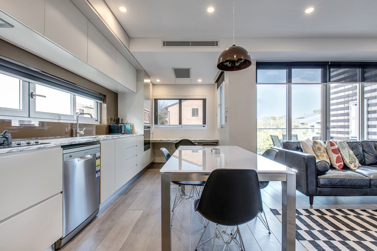 Private kitchen 2, Professional Living Minutes From the City, Sydney
