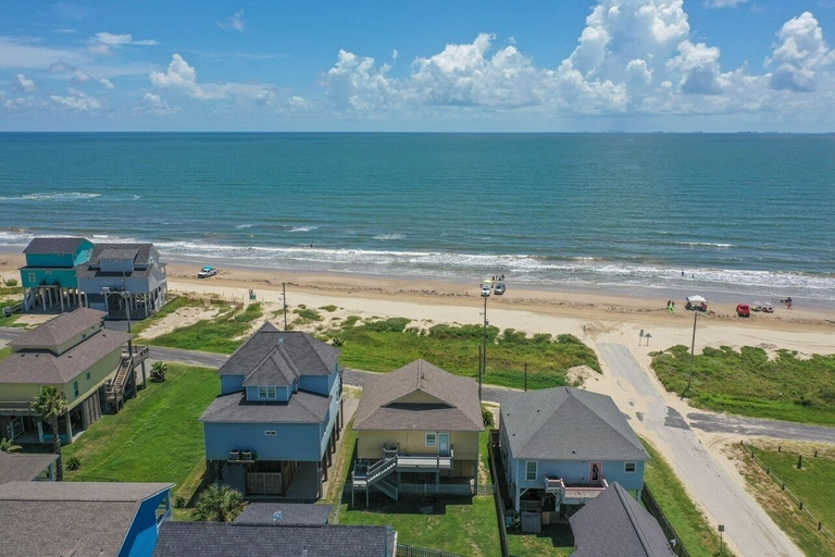 Beach 5, A La Playa 2 Bedroom Home by RedAwning, Galveston