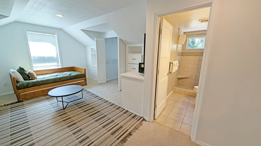 Room 3, Red Fir 20 3 Bedroom Home, Deschutes