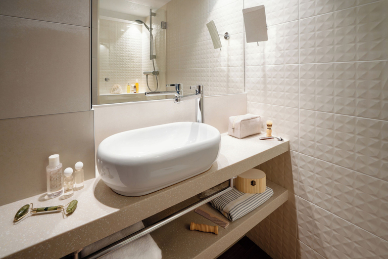 Bathroom 5, Thalazur Carnac, Morbihan