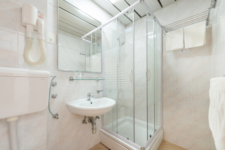 Bathroom 3, Splendid Hotel Dubrovnik, Dubrovnik