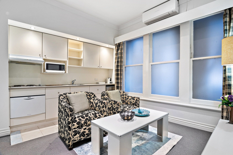 Private kitchen 4, Melbourne CBD 1-bed With A/C Close to Theatres, Melbourne