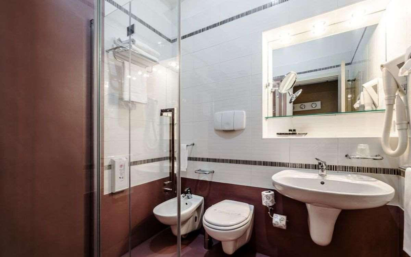 Bathroom 4, Barion, Bari