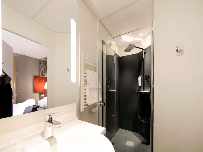 Bathroom 4, ibis Besancon Centre Ville, Doubs