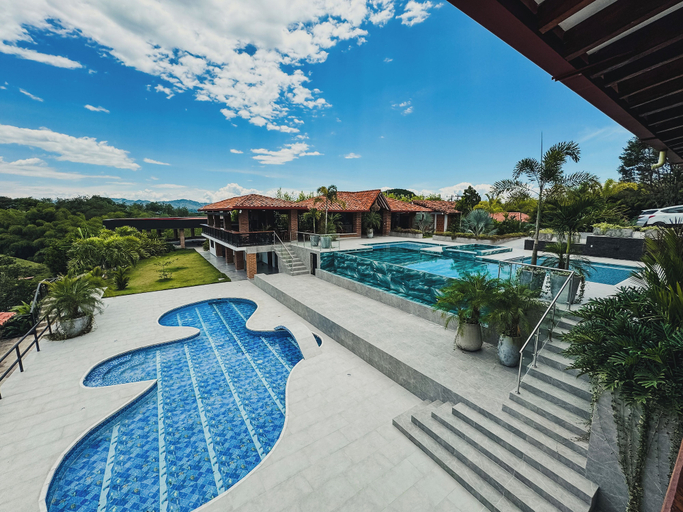 Pool, Hotel Antara Resort, Ulloa