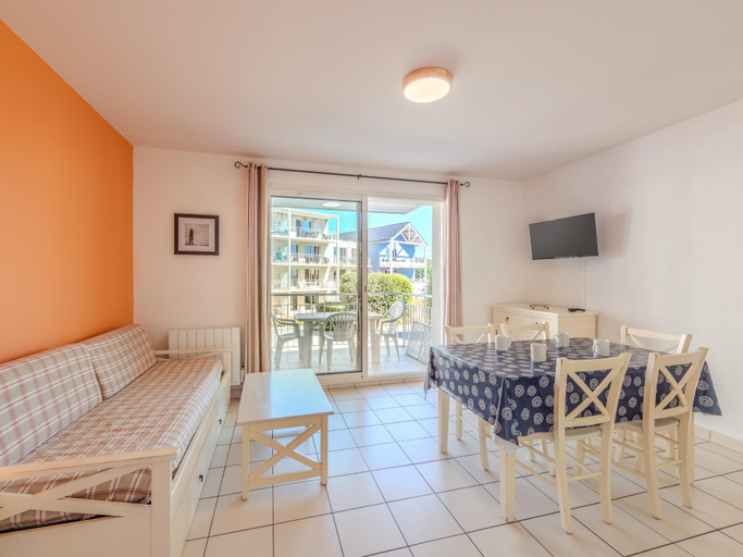 2, Coastal apartment by the beach, Finistère