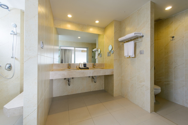 Bathroom 4, Ramada by Wyndham Phuket Deevana, Pulau Phuket