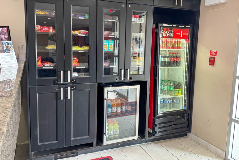 Food & Drinks 5, Ramada by Wyndham Sherwood Park, Division No. 11