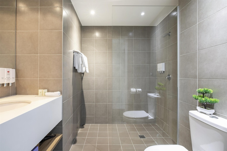 Bathroom 5, Metro Hotel Miranda, Sutherland Shire - East