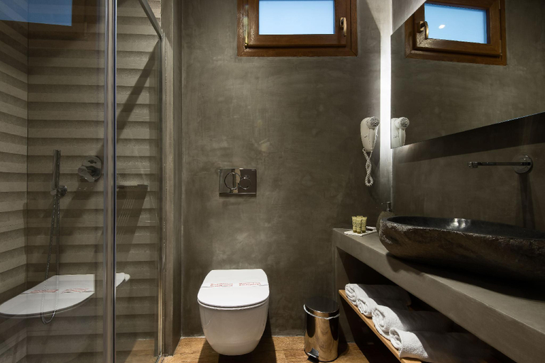 Bathroom 4, Kentrikon, Epirus