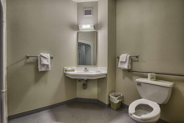 Bathroom 3, Motel6 London, ON - Ontario, Middlesex