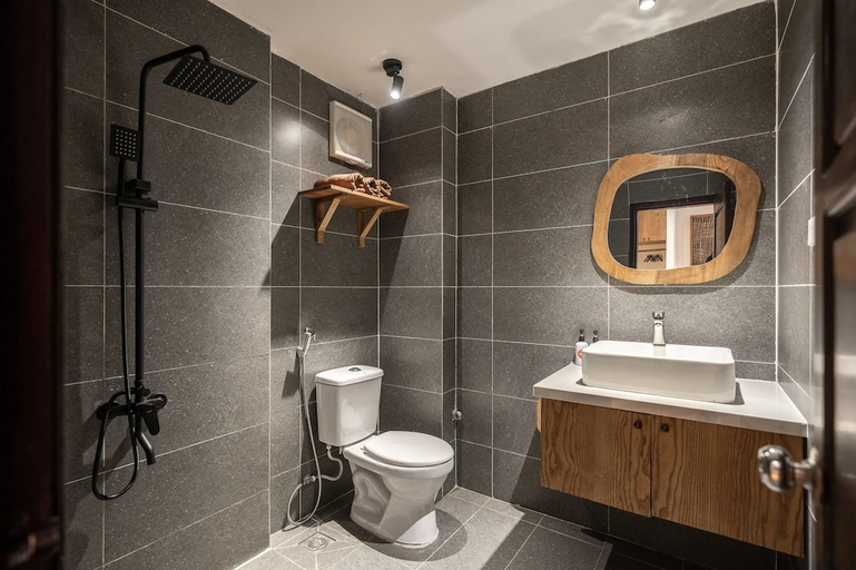 Bathroom 2, UNIQUE Creative - Wooden Design - Rooftop Jacuzzi, Hai Bà Trưng