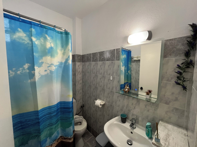 Bathroom 3, Victor-Eleni Hotel, Central Macedonia