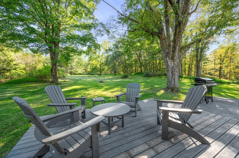 Room 3, Perfect Upstate Home in Rhinebeck w low Fees, Dutchess