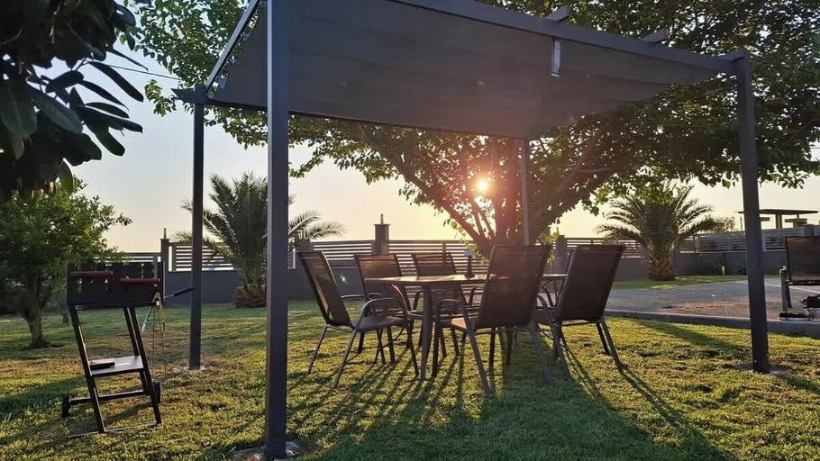 Room 1, Villa Erytha - Serene Retreat With Views Garden, Central Macedonia