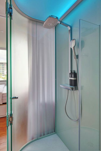 Bathroom 5, citizenM Miami Worldcenter, Miami-Dade