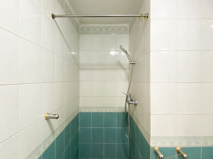 Bathroom 3, Comfort 2Br At Bona Vista Apartment, South Jakarta