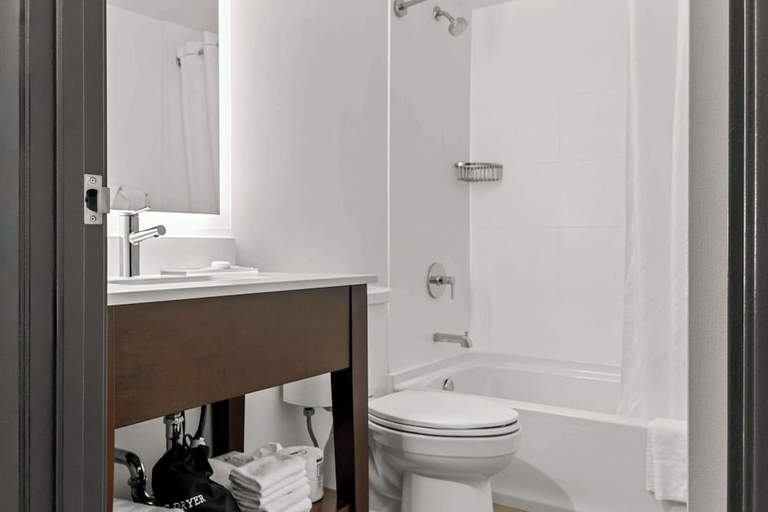 Bathroom 4, Country Inn & Suites by Radisson Winnipeg, Division No. 11