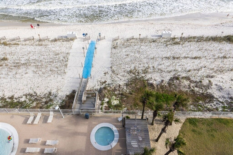 Beach 4, Ocean House 1904 2 Bedroom Condo by RedAwning, Baldwin