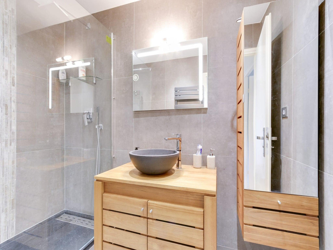 Bathroom, Duplex apartment with sea view and roof terrace, Calvados