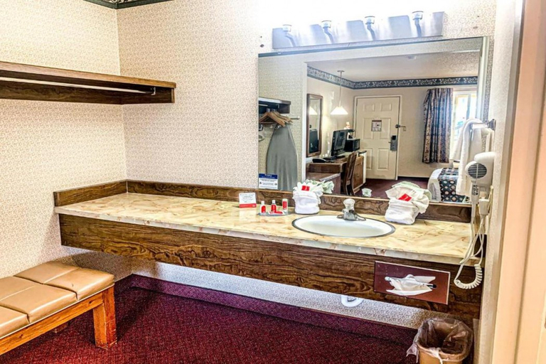 Bathroom 3, Econo Lodge Inn & Suites Winnemucca, Humboldt