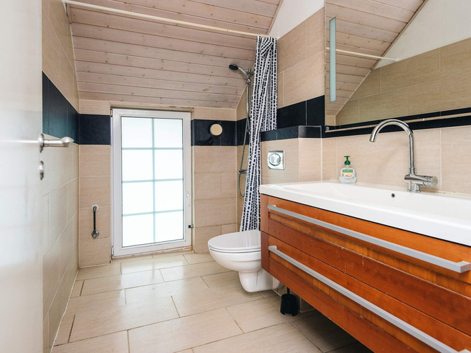 Bathroom 4, 4 Star Holiday Home in Fano, Fanø