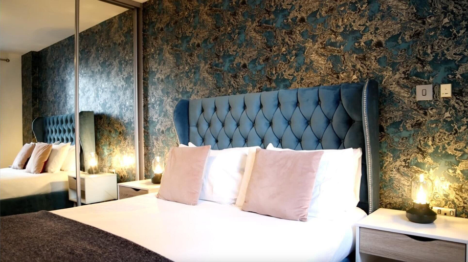 Room 2, 1 Bed Apartment Near Broad St, B1, Sleeps 3 People, Birmingham