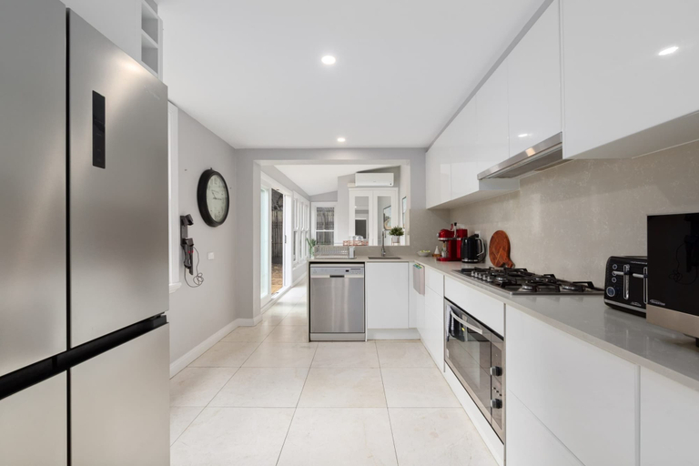 Private kitchen 4, Spacious Inner-City House with Balcony Views, Sydney