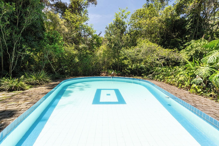Room 5, Casa com Piscina Churrasqueira Jogos e Lareira, Petrópolis