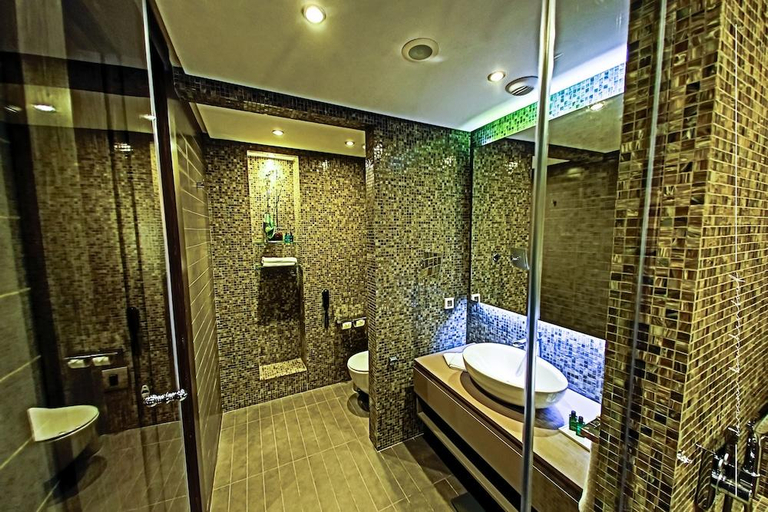 Bathroom 4, The View Hotel, Rabat