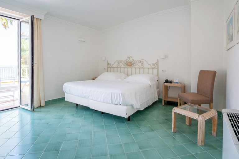 Bedroom 4, Hotel Continental Mare, Napoli
