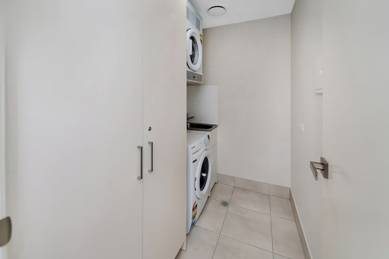 Interior 4, Coastal 2-bed With Parking & Pool by the Ocean, Cairns