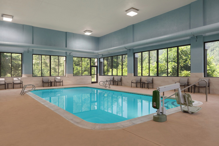 Sport & Beauty 5, Holiday Inn Express CORNING - PAINTED POST by IHG, Steuben