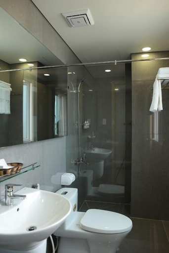 Bathroom 4, Hung Cuong Hotel, Chau Doc
